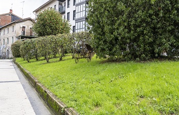 4.  Azoka-gune estali bat eraikitzea